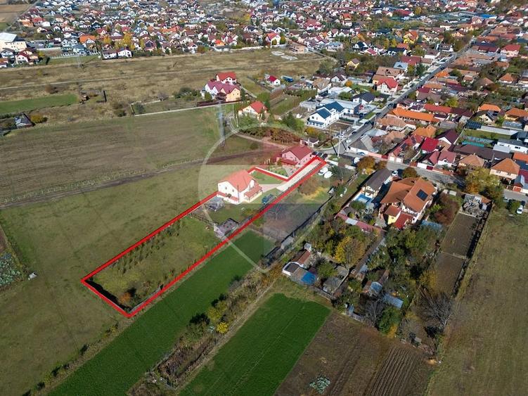 Casă cu Teren 2389 Mp în Sânpetru