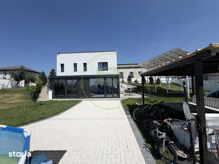 Casă cu 4 camere cu Teren 1142 Mp în Cârcea
