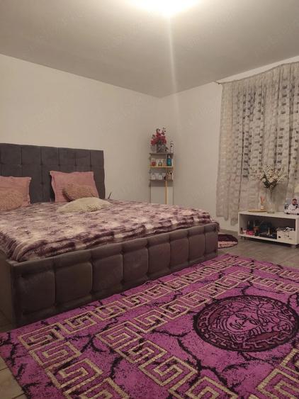 Casă cu 3 camere cu Teren 2500 Mp în Central