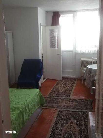 Garsonieră în Vest