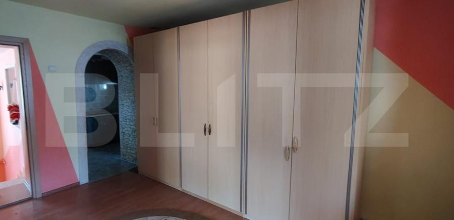 Casă individuală cu 4 camere cu Garaj în Exterior Vest