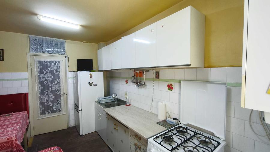 Apartament cu 3 camere decomandat în Drumul Carului