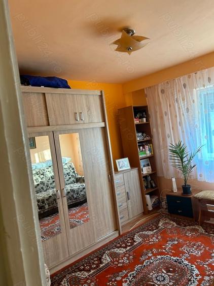 Apartament cu 4 camere decomandat în Micro 15