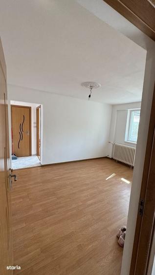 Apartament cu 2 camere semidecomandat în Pantelimon