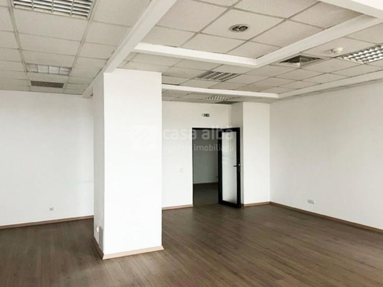 Birou, de 908 mp, în Podu Roș