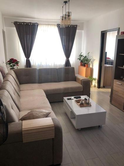 Apartament cu 3 camere semidecomandat în Pielești