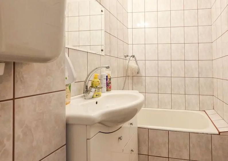 Garsonieră decomandată, mobilată în Central