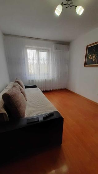 Apartament cu 2 camere semidecomandat în Piața
