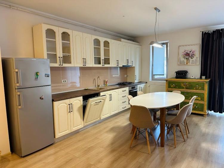 Apartament cu 3 camere decomandat în Giroc