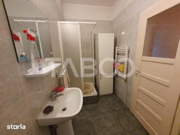 Casă cu 4 camere cu Teren 400 Mp în Central