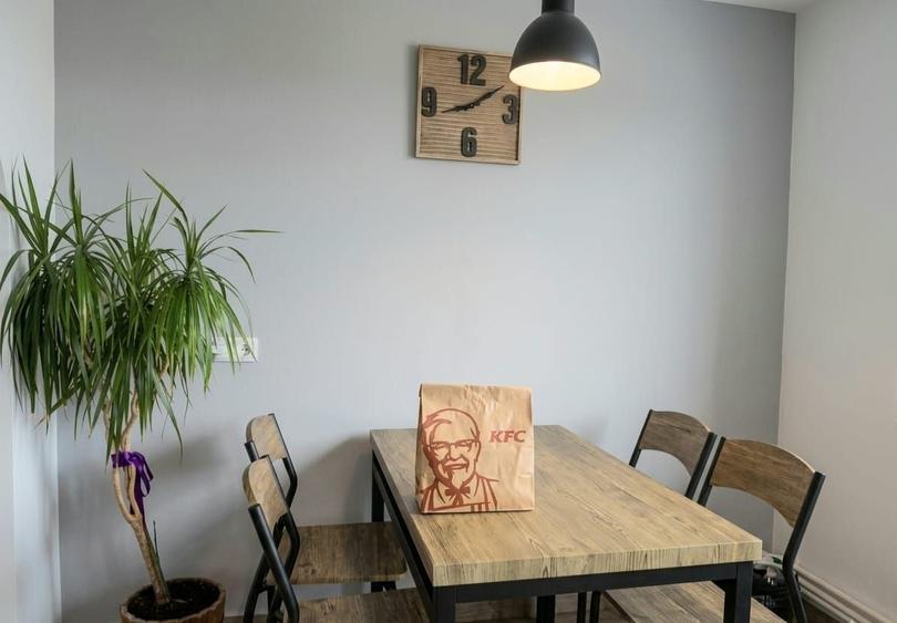 Apartament cu 2 camere semidecomandat, mobilat în Central