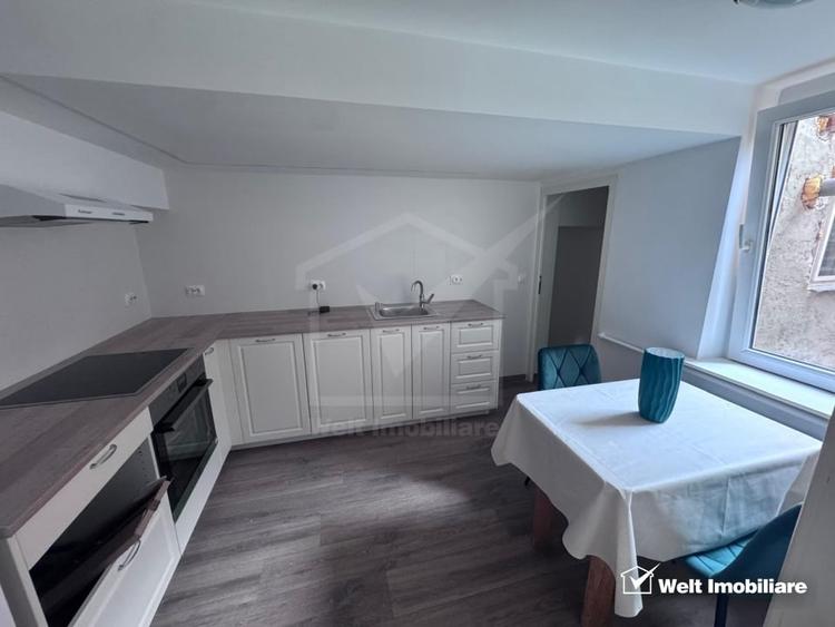 Apartament cu 3 camere semidecomandat, mobilat în Central