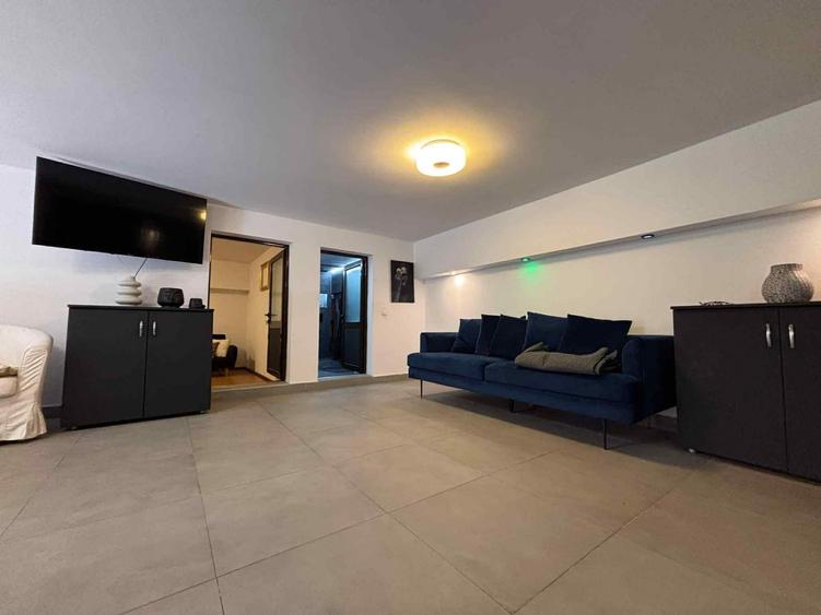 Apartament cu 3 camere semidecomandat în Câmpului