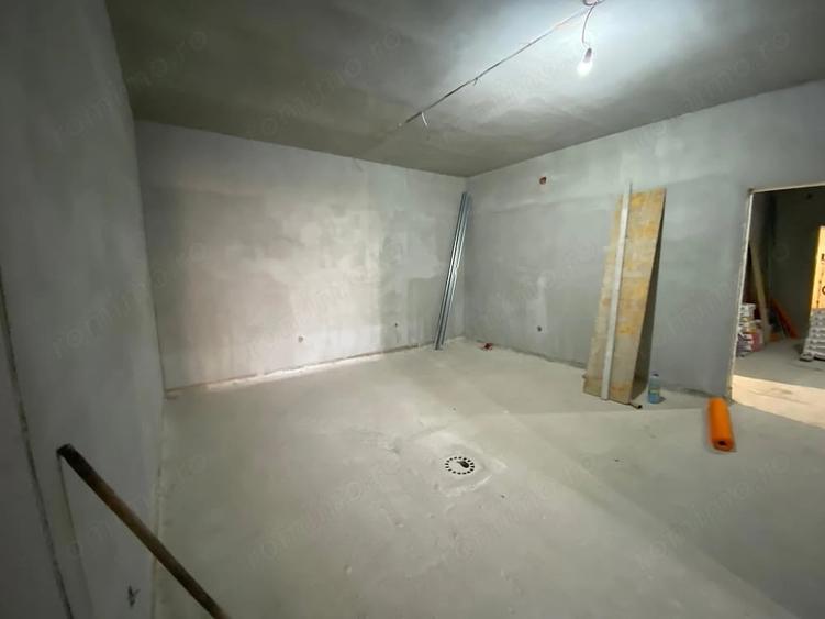 Spațiu comercial, de 380 mp, în Terezian