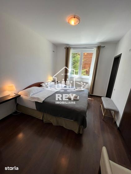 Casă cu 10 camere cu Teren 250 Mp în Central