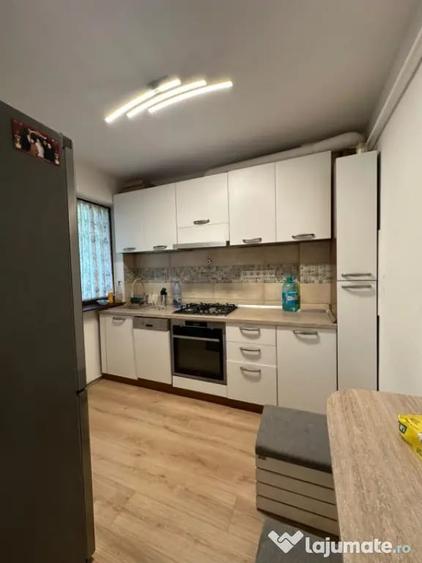 Apartament cu 4 camere decomandat în Săsar