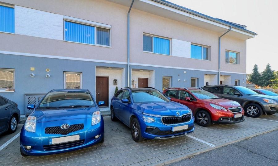 Casă individuală cu 4 camere cu Canalizare în Pipera