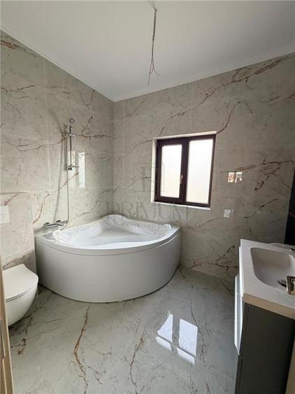 Duplex cu 5 camere cu Canalizare în Moșnița Nouă