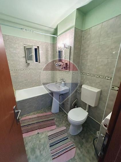 Apartament cu 2 camere semidecomandat, mobilat în Central
