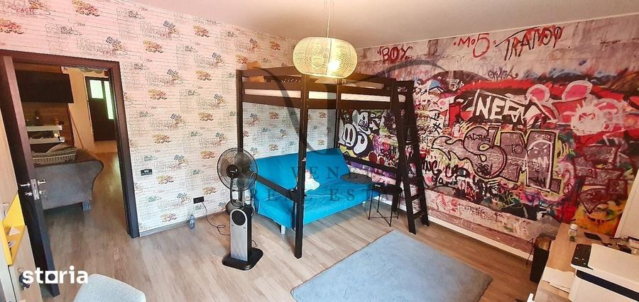 Casă cu 8 camere cu Teren 328 Mp în Dristor