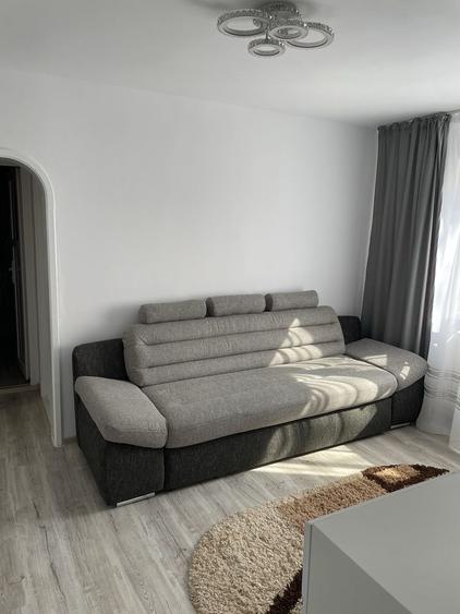 Apartament cu 3 camere semidecomandat în Hipodrom