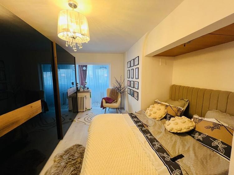 Apartament cu 2 camere decomandat în Tractorul