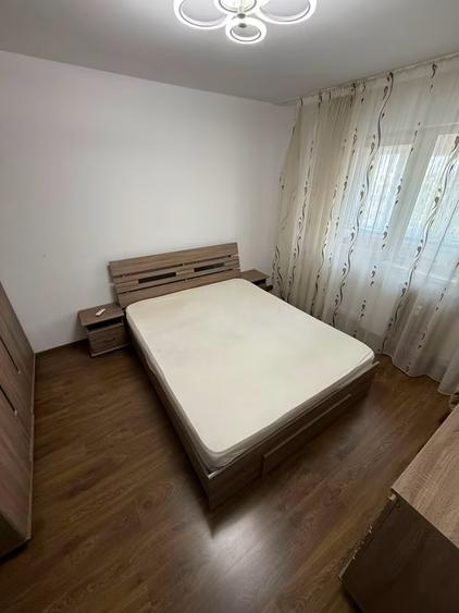 Apartament cu 3 camere semidecomandat în Gării
