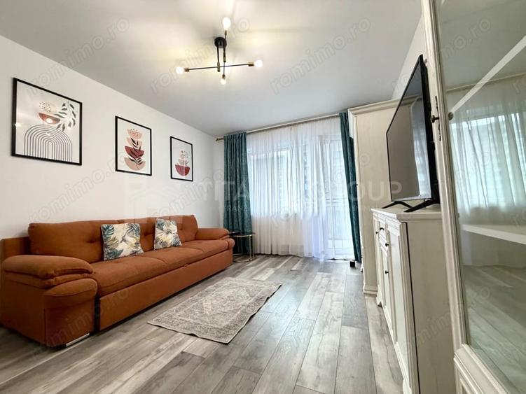 Apartament cu 3 camere decomandat în Tractorul