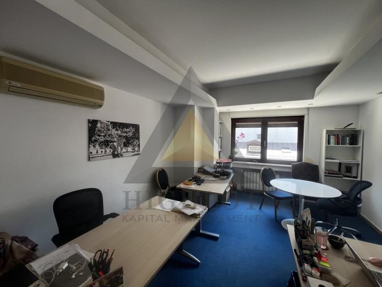 Apartament cu 4 camere semidecomandat în Aviatorilor