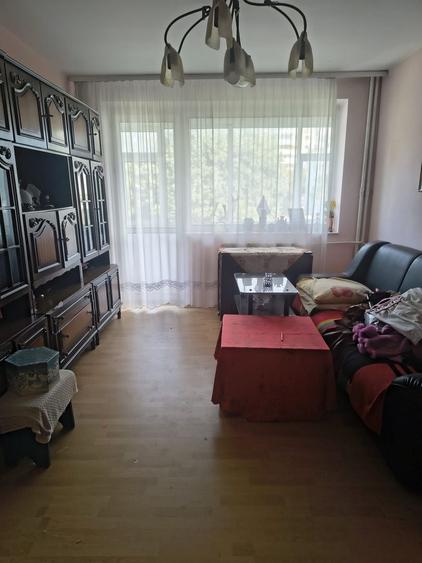 Apartament cu 3 camere semidecomandat în Tomis I