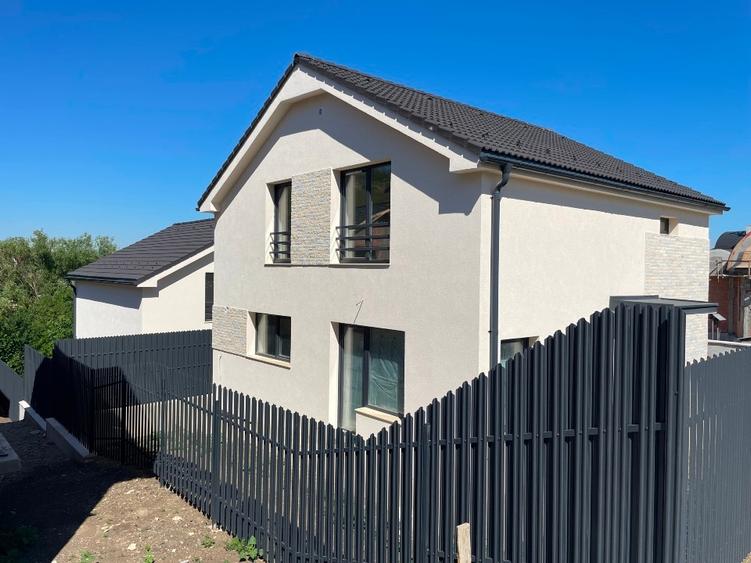 Duplex cu 4 camere cu Teren 250 Mp în Dezmir