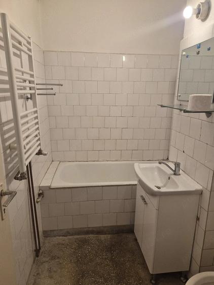 Garsonieră decomandată în Central
