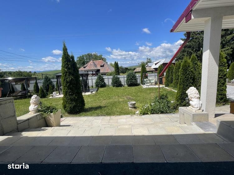 Casă cu 4 camere în Cârlig
