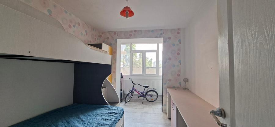 Apartament cu 3 camere în Micro 18