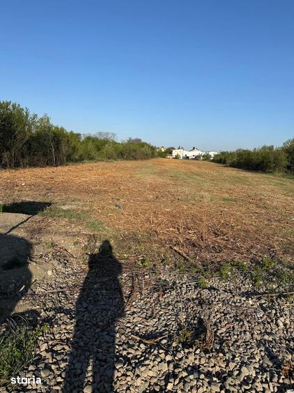 Teren de 4700 mp, în Central