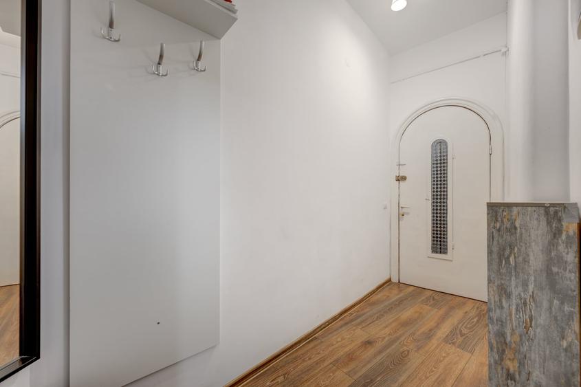 Apartament cu 3 camere semidecomandat în P-ța Unirii
