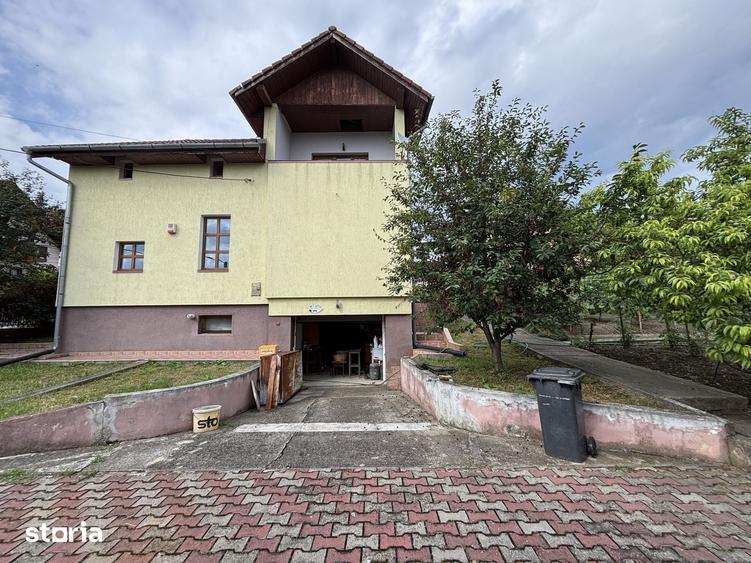 Casă cu 5 camere cu Teren 1037 Mp în Central