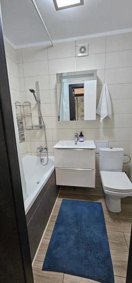 Apartament cu 3 camere decomandat în Titan