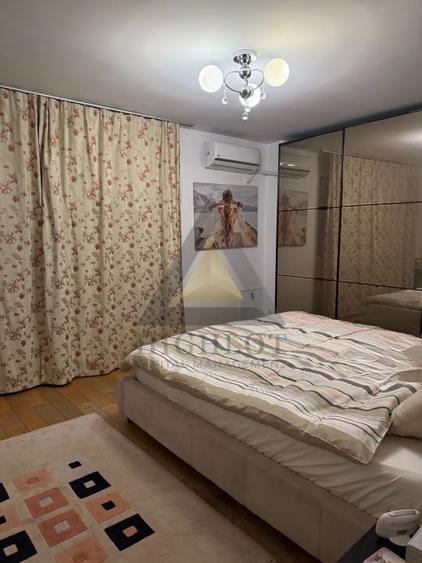 Duplex cu 7 camere cu Canalizare în Iancu Nicolae