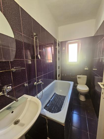 Apartament cu 4 camere semidecomandat, mobilat în Gruia