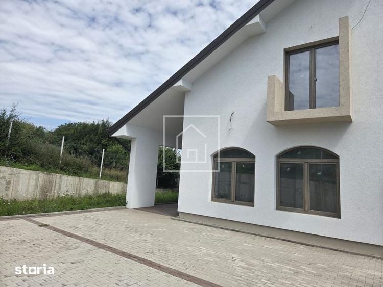 Casă cu 5 camere cu Teren 250 Mp în Axente Sever