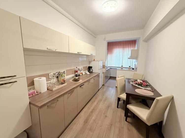 Apartament cu 4 camere decomandat, mobilat în Ultracentral