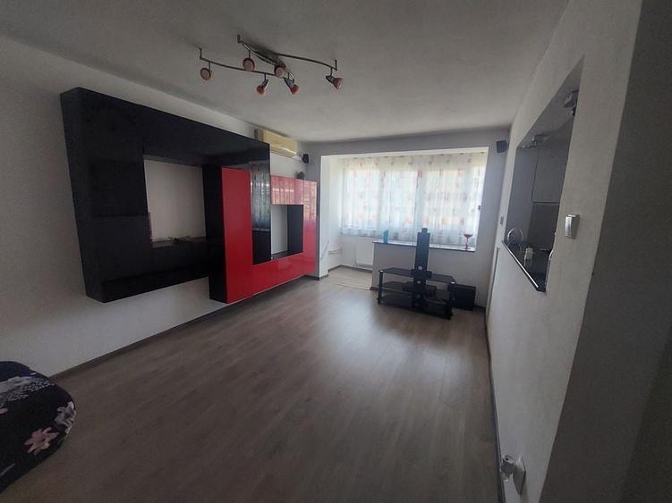 Apartament cu 3 camere decomandat în Nicolae Bălcescu