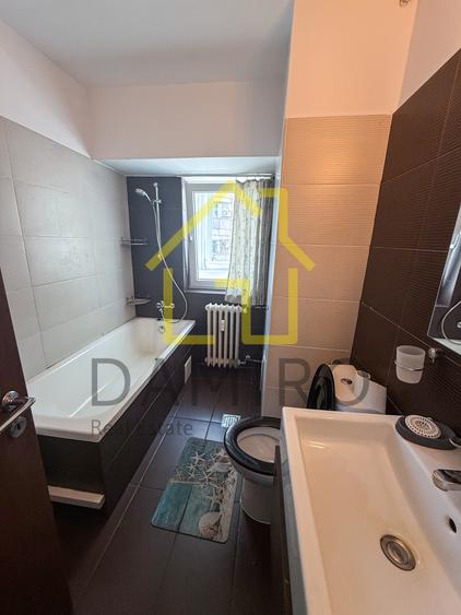 Apartament cu 3 camere decomandat în Libertății