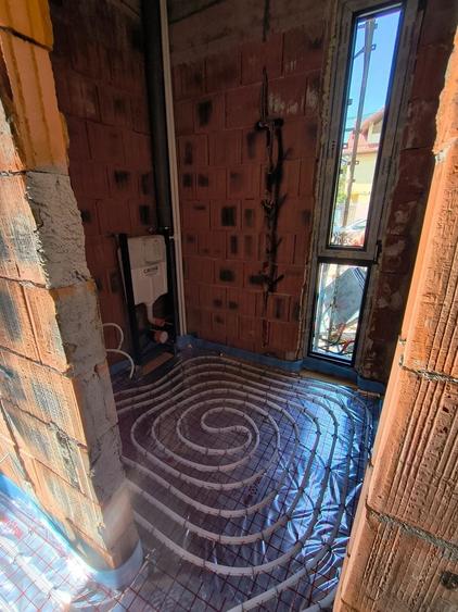 Duplex cu 4 camere cu Canalizare în Central