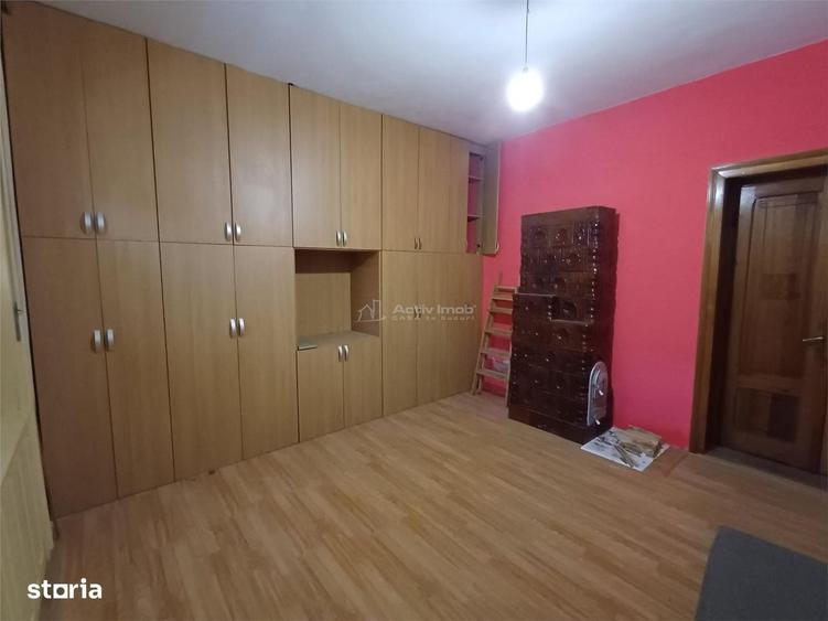 Casă cu 4 camere în Moldova Veche