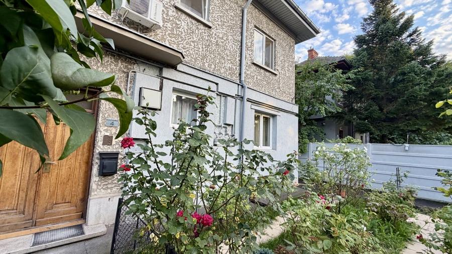 Apartament cu 3 camere semidecomandat în Vatra Luminoasă