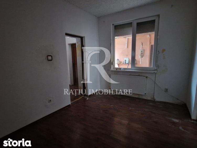 Casă cu 3 camere decomandat cu Teren 11 Mp în Central