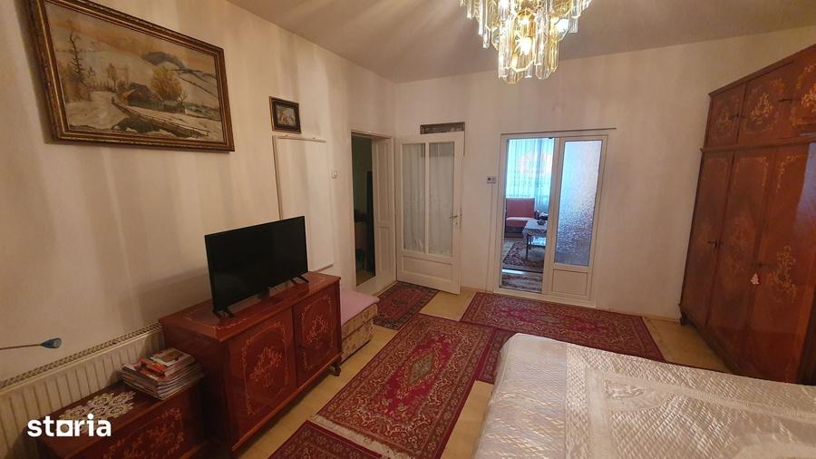 Casă cu 3 camere cu Teren 2795 Mp în Central
