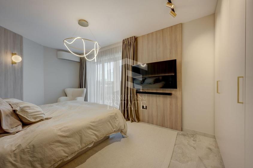 Penthouse cu 5 camere decomandat, mobilat în Mihai Bravu